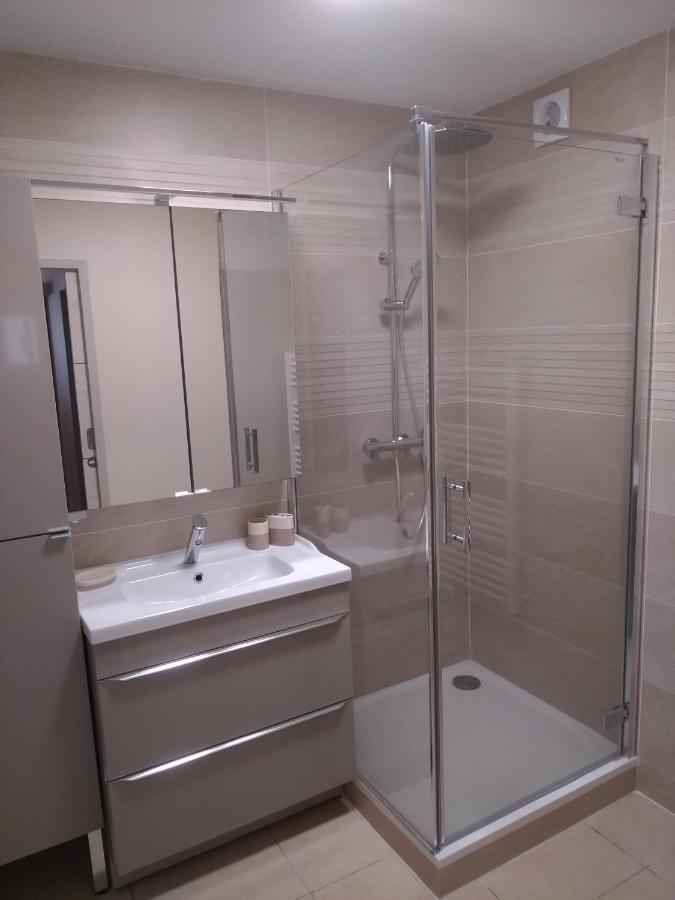 רוקפור-לה-בדול Appartement Meuble Proche De Cassis מראה חיצוני תמונה