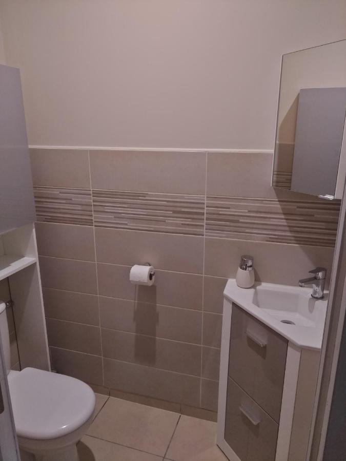 רוקפור-לה-בדול Appartement Meuble Proche De Cassis מראה חיצוני תמונה
